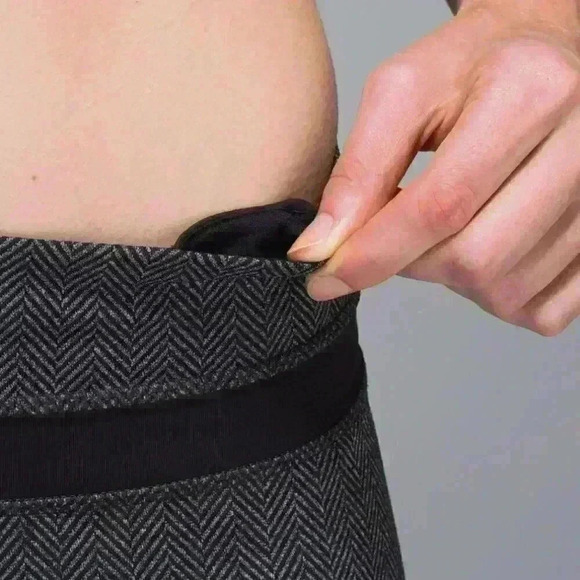 **Lululemon** Inspire Crop II - Luxtreme Herringbone in Heathered Black - Size 6 - Picture 5 of 9